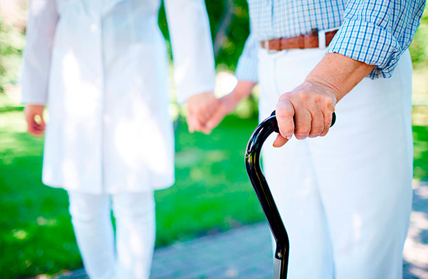 ayuda para bajar y subir escaleras